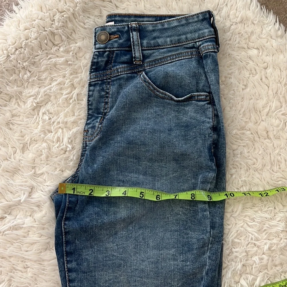 2/$25 SO High Rise Curvy Jeggings - Picture 10 of 11